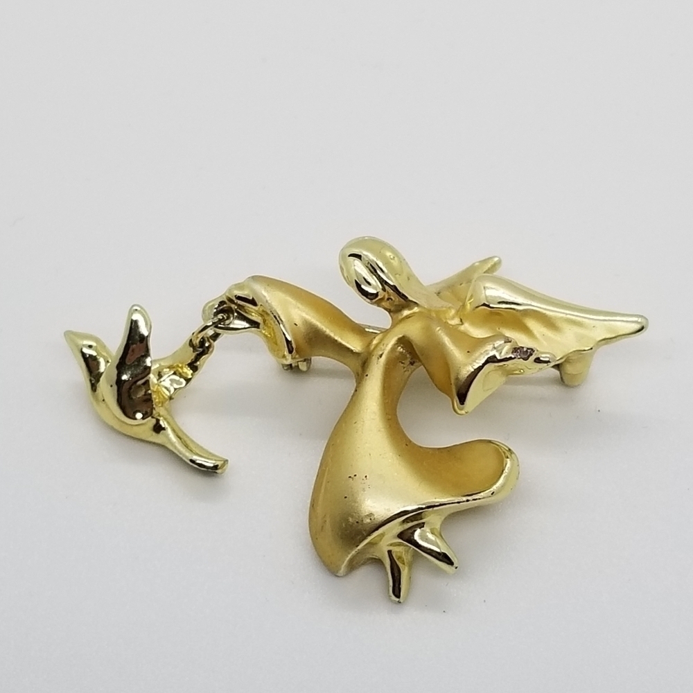 Giusti gold tone angel and dove brooch